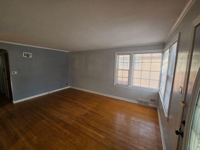 902 Jeannette Street, Des Plaines, IL 60016