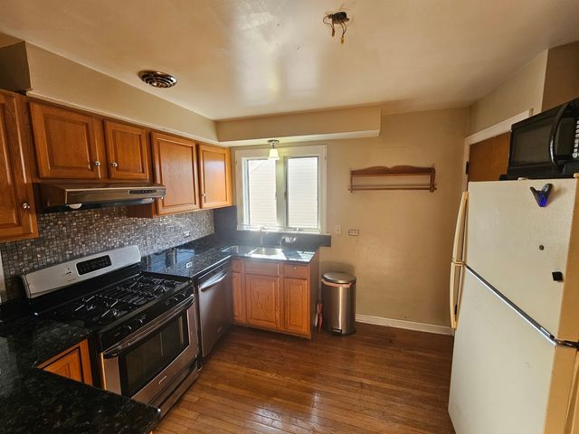 902 Jeannette Street, Des Plaines, IL 60016