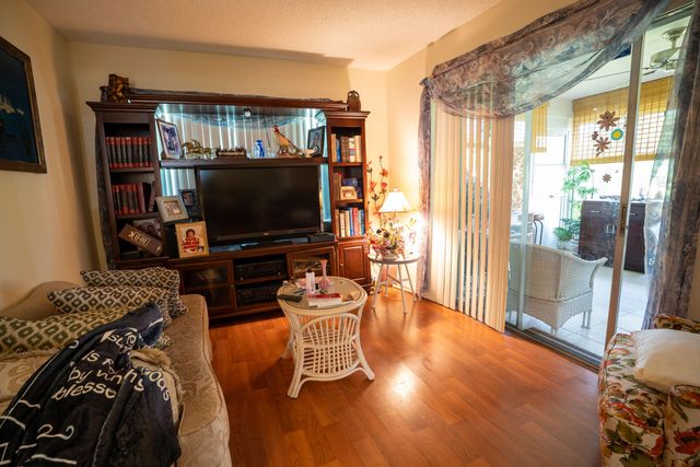 6121 Rainbow Circle, Greenacres, FL 33463