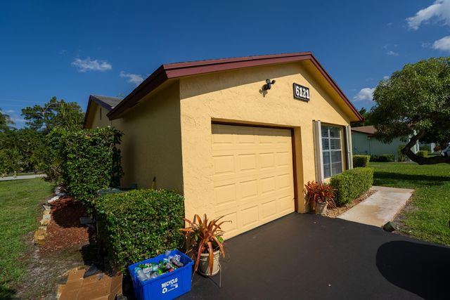 6121 Rainbow Circle, Greenacres, FL 33463