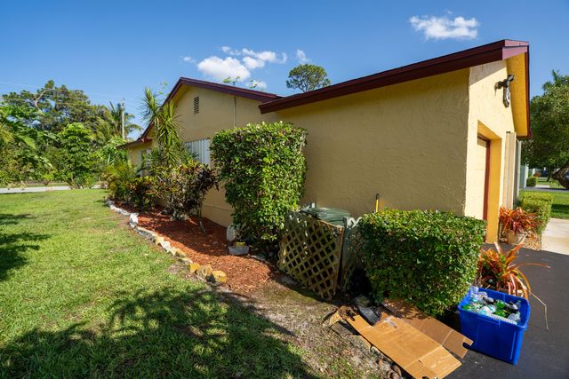 6121 Rainbow Circle, Greenacres, FL 33463