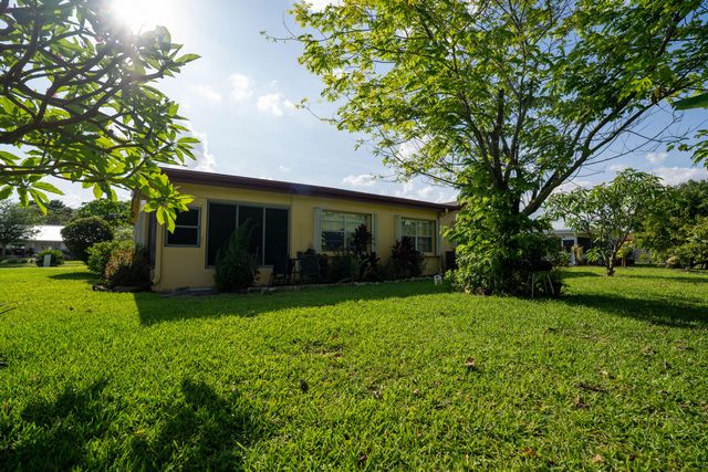 6121 Rainbow Circle, Greenacres, FL 33463