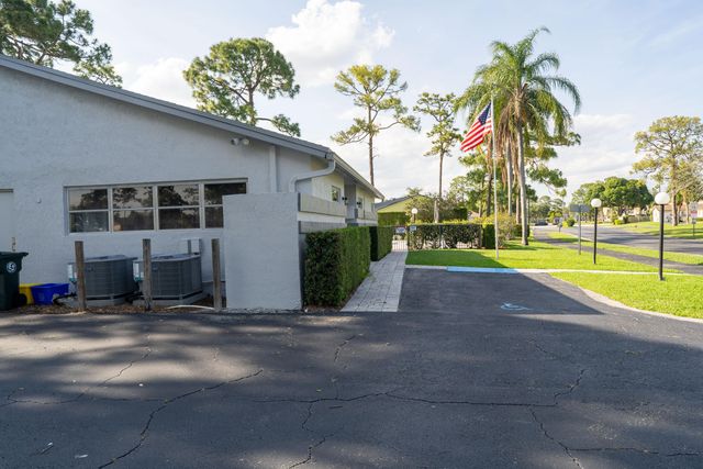 6121 Rainbow Circle, Greenacres, FL 33463