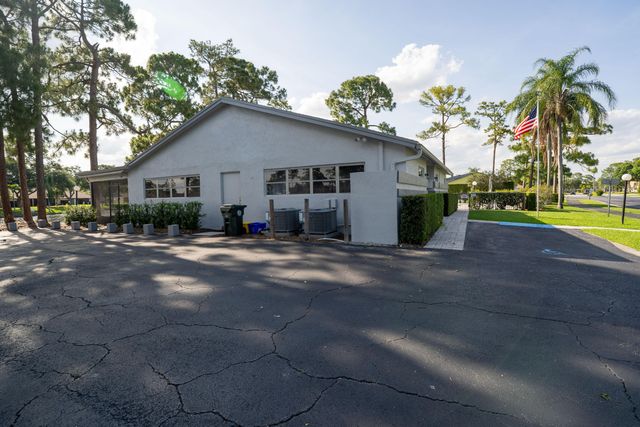 6121 Rainbow Circle, Greenacres, FL 33463