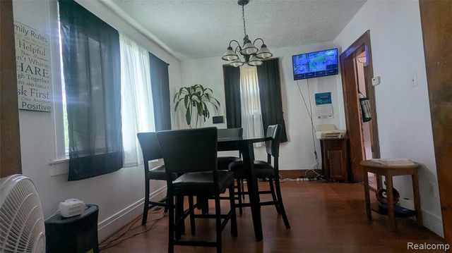 100 Oliver Street, Pontiac, MI 48342