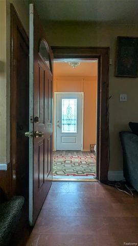 100 Oliver Street, Pontiac, MI 48342