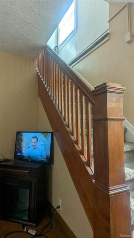 100 Oliver Street, Pontiac, MI 48342