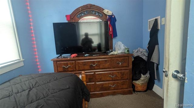 100 Oliver Street, Pontiac, MI 48342