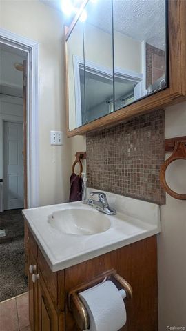 100 Oliver Street, Pontiac, MI 48342