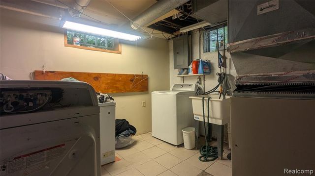 100 Oliver Street, Pontiac, MI 48342