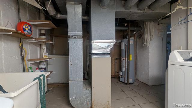 100 Oliver Street, Pontiac, MI 48342