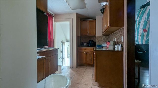 100 Oliver Street, Pontiac, MI 48342