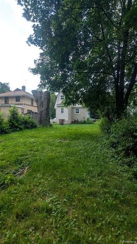 100 Oliver Street, Pontiac, MI 48342