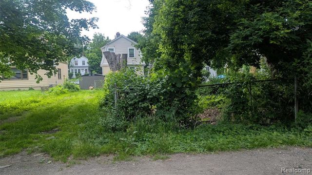 100 Oliver Street, Pontiac, MI 48342