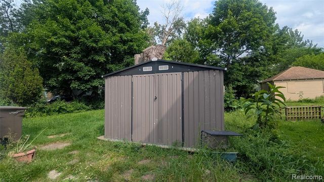 100 Oliver Street, Pontiac, MI 48342