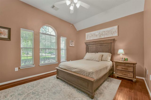 2310 Messina Drive, Pearland, TX 77581