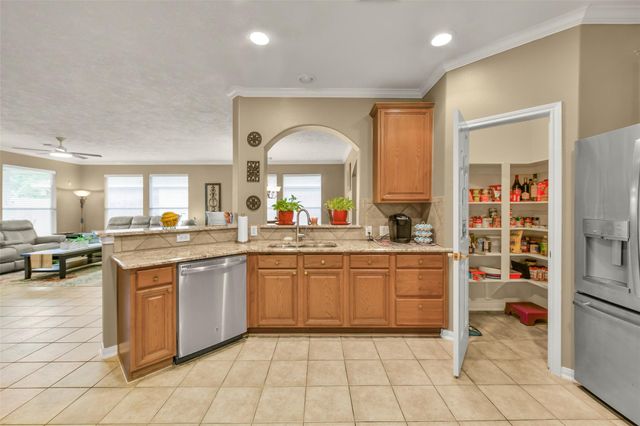 2310 Messina Drive, Pearland, TX 77581