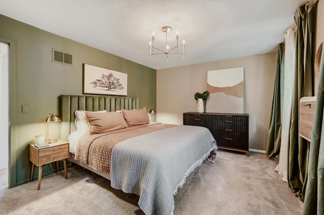 5820 131st Street W, Apple Valley, MN 55124