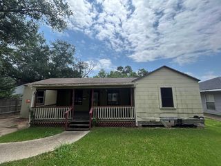 6136 25th Street, Groves, TX 77619