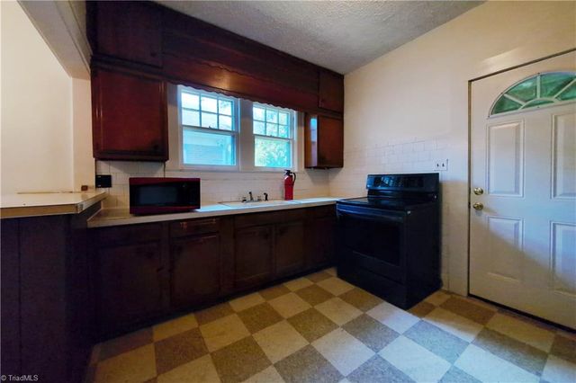 3004 N Patterson Avenue, Winston-salem, NC 27105