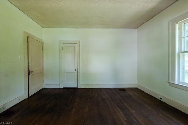 3004 N Patterson Avenue, Winston-salem, NC 27105
