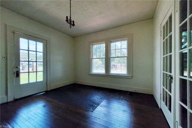 3004 N Patterson Avenue, Winston-salem, NC 27105