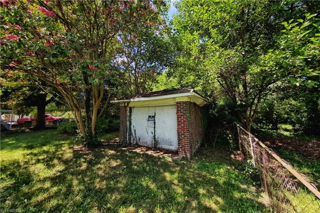 3004 N Patterson Avenue, Winston-salem, NC 27105