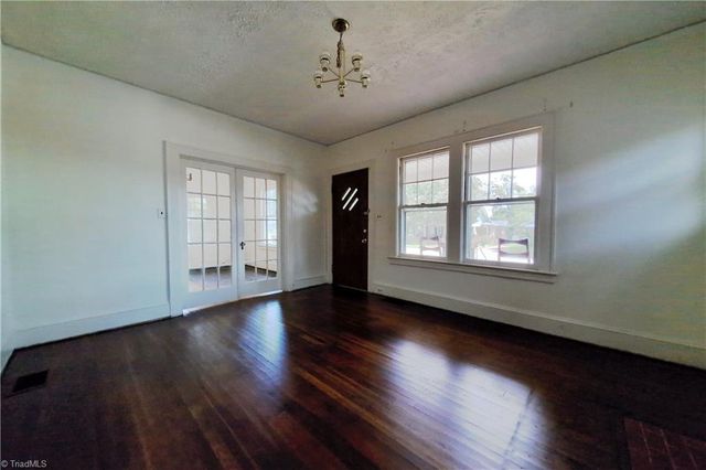 3004 N Patterson Avenue, Winston-salem, NC 27105