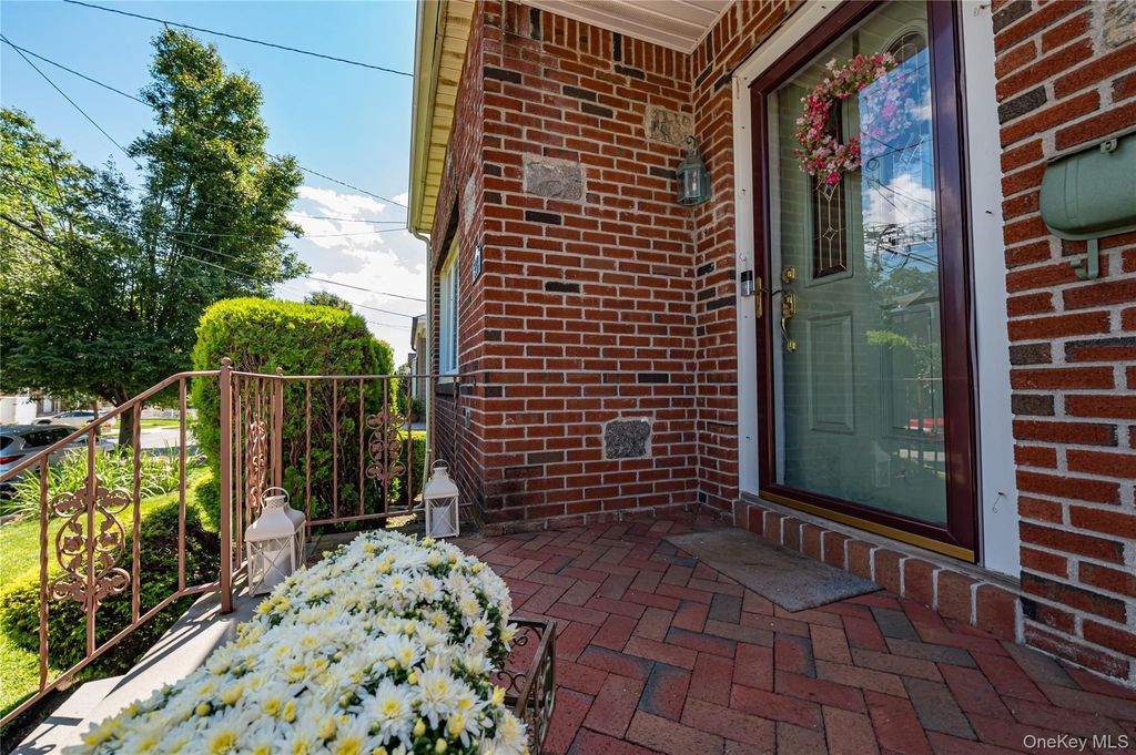 533 Marcellus Road, Williston Park, NY 11596 — photo 3