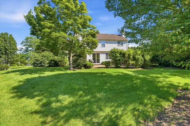 2850 Farmington Drive, Lindenhurst, IL 60046
