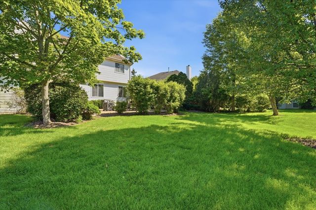 2850 Farmington Drive, Lindenhurst, IL 60046