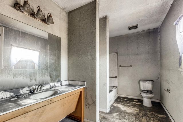 301 Albert Street, La Marque, TX 77568