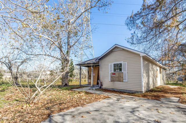 301 Albert Street, La Marque, TX 77568