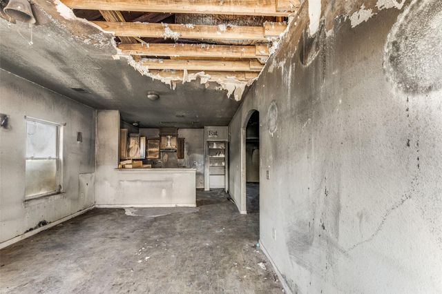 301 Albert Street, La Marque, TX 77568