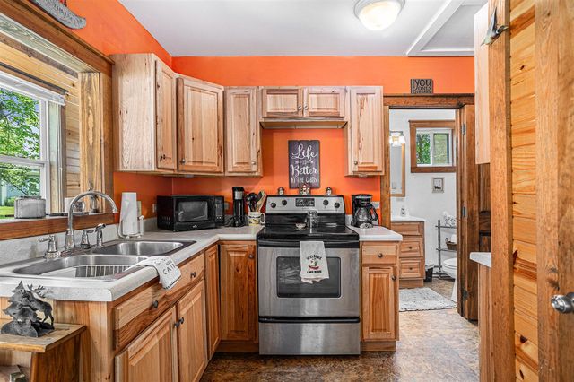 32205 James Street, Colon, MI 49040