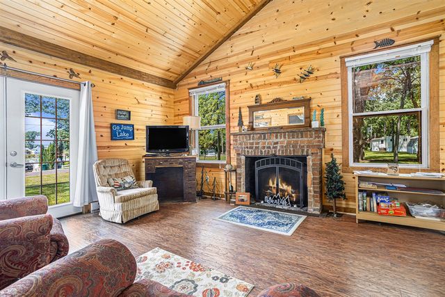 32205 James Street, Colon, MI 49040