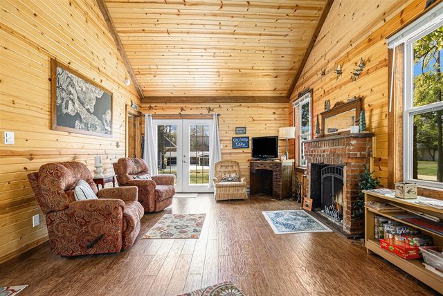 32205 James Street, Colon, MI 49040