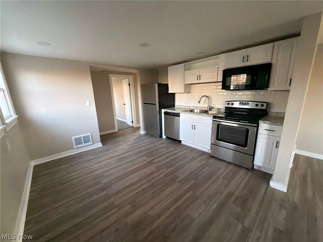 4055 Center Road, Poland, OH 44514