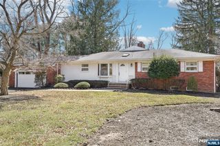 8 Sparrowbush Road, Mahwah, NJ 07430