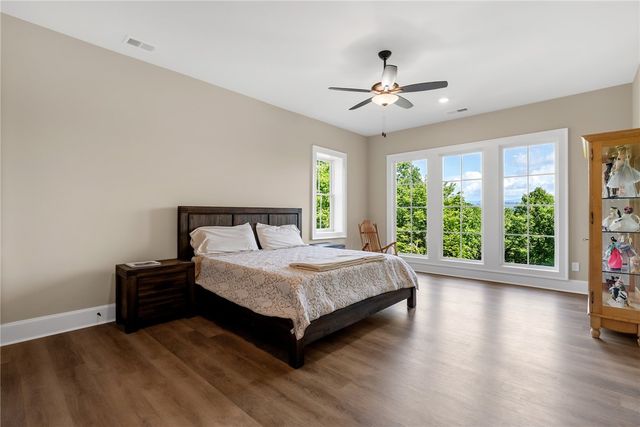 372 Cliffs South Parkway, Salem, SC 29676