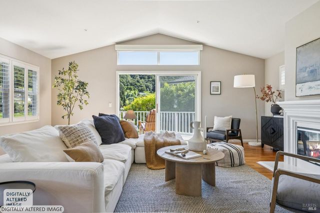 4 Meadow Ridge Dr, Corte Madera, CA 94925