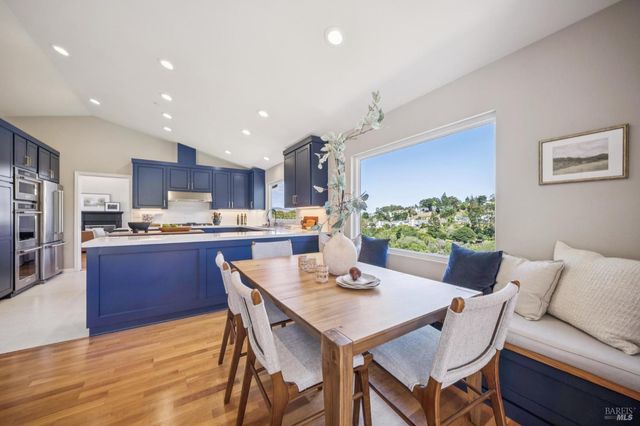 4 Meadow Ridge Dr, Corte Madera, CA 94925