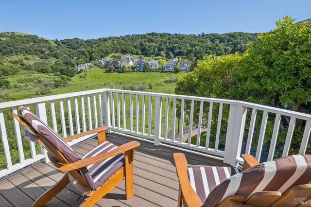 4 Meadow Ridge Dr, Corte Madera, CA 94925