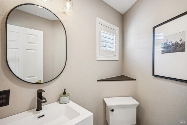 4 Meadow Ridge Dr, Corte Madera, CA 94925