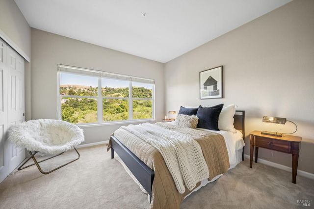 4 Meadow Ridge Dr, Corte Madera, CA 94925