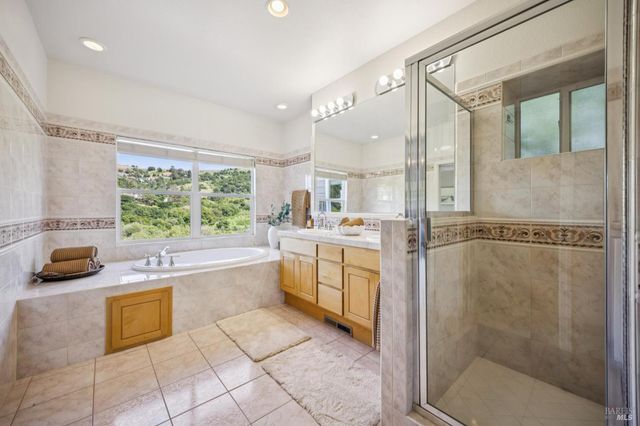 4 Meadow Ridge Dr, Corte Madera, CA 94925