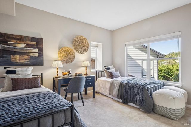 4 Meadow Ridge Dr, Corte Madera, CA 94925