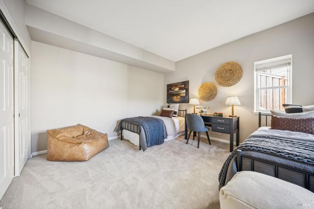 4 Meadow Ridge Dr, Corte Madera, CA 94925