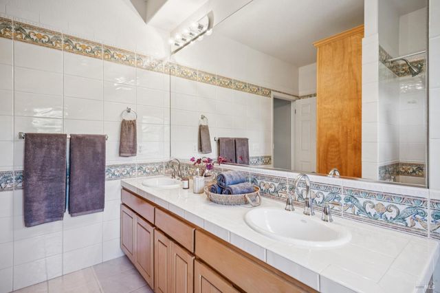 4 Meadow Ridge Dr, Corte Madera, CA 94925