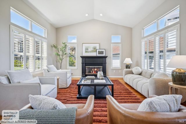 4 Meadow Ridge Dr, Corte Madera, CA 94925